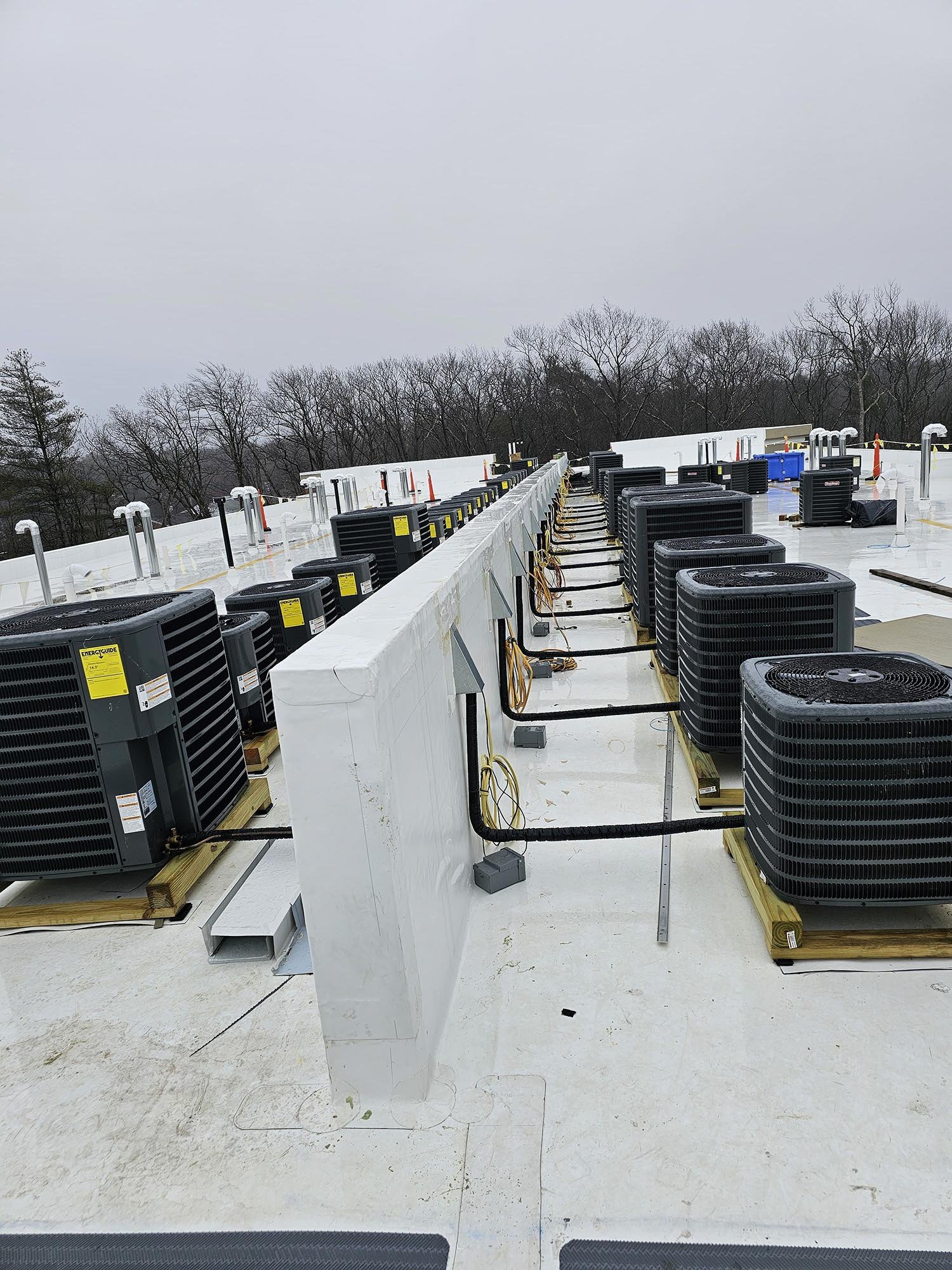 AIRMAX commercial ceiling-mounted air conditioning installation
